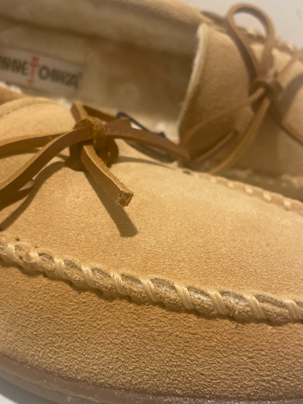 NWOT Minnetonka Women’s 11 Tan Suede Moccasin Slipper - Picture 2 of 10